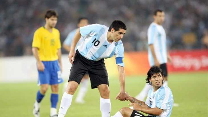 Sergio Agüero, en duda para la despedida de Riquelme en Boca