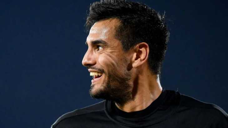 Sergio Romero estuvo en el predio de Ezeiza y Riquelme le acercó la propuesta para que sea el nuevo arquero de Boca