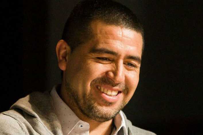 Si me llama Riquelme me iría del futbol español, soy fanático