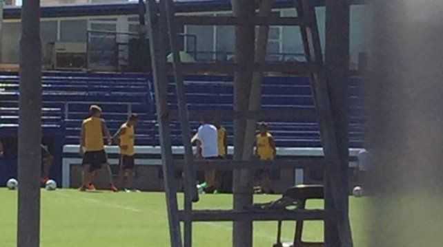 Sobre llovido, mojado: fuerte interna entre cuatro jugadores de Boca