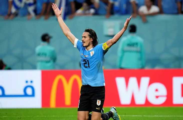 Solo restan detalles para que Riquelme confirme la llegada del goleador Edinson Cavani