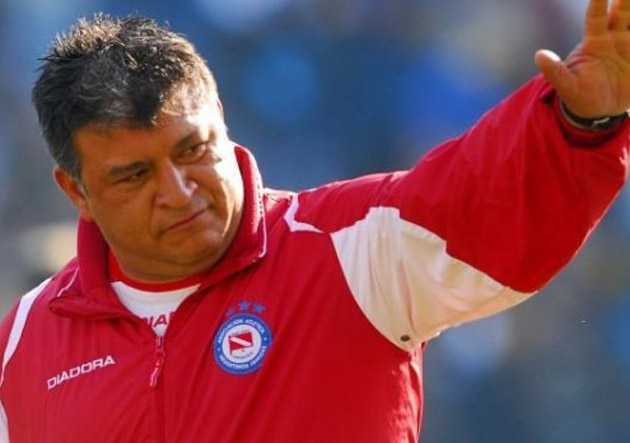 Sólo Román Riquelme sostiene a Claudio Borghi en Argentinos