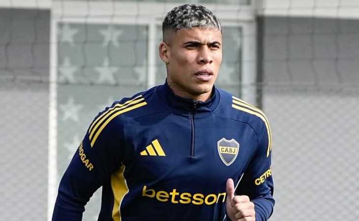 Solo un susto: Ayrton Costa terminó con dolores el último partido de Boca, pero pudo entrenarse a la par