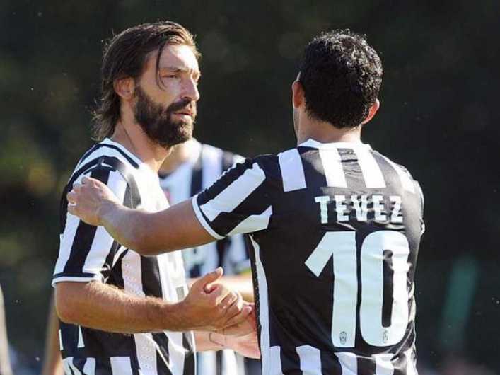 Carlos Tévez busca convencer a Pirlo de jugar en Boca Juniors