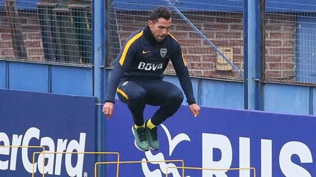 Tevez como eje del juego de Boca, la estrategia del Mellizo para energizar a un delantero apagado