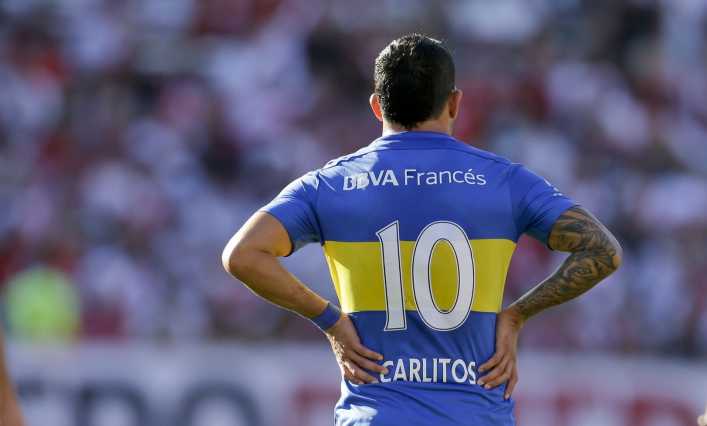 Tevez, de espaldas a todo