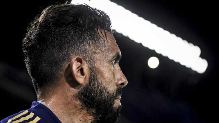 Tevez DT: Qué pasa con Boca, la primera propuesta de Argentina y por qué se alejó de la política