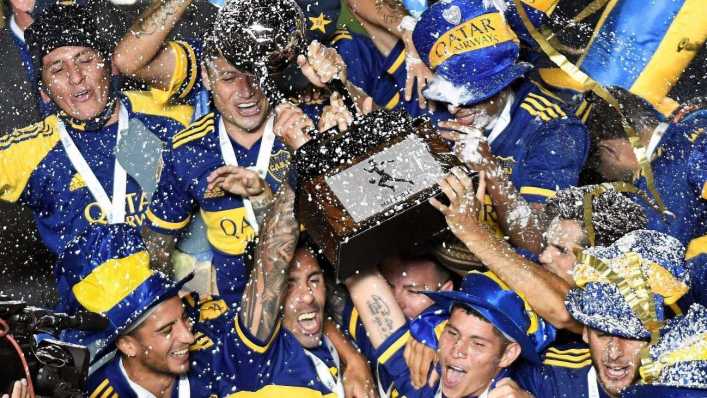 Tevez, entre el dolor y el futuro en Boca: Lamentablemente mi viejo no tiene posibilidades...