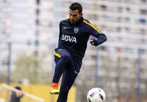 Tevez fue a ver a la reserva del Flaco Schiavi