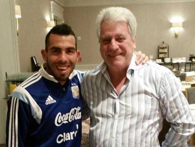 Tévez se fotografía con el vicepresidente de Boca y dispara los rumores