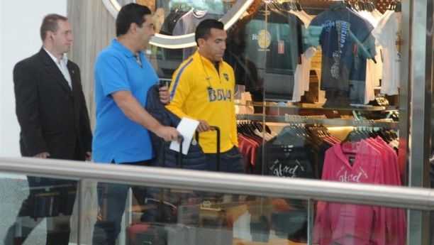 Tevez se junta con Angelici y arregla su futuro en Boca