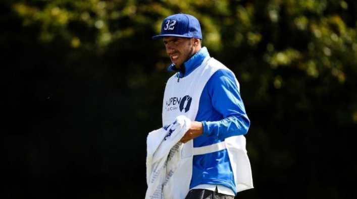 Tevez subió foto jugando al golf con su hermano y uno que pasaba