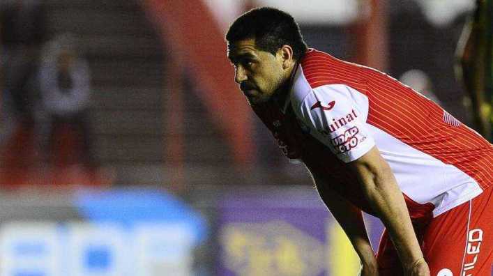 Riquelme tiene una molestia y es duda para el partido del jueves