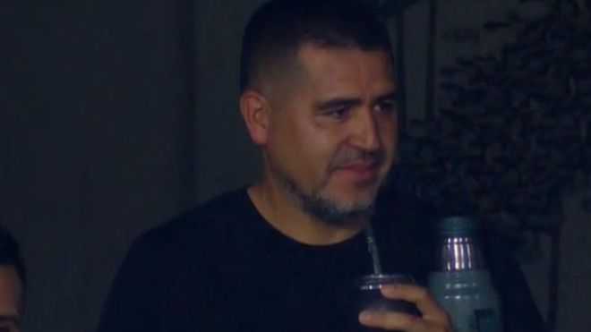 Todos los regalos que Barracas Central le llevó a Juan Román Riquelme