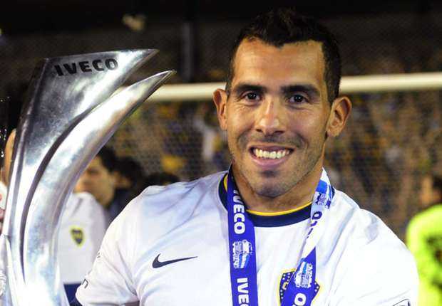FOTO: Todos quieren su foto con Tevez
