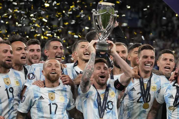 Tras el título en La Finalissima, Argentina superó a Brasil y es la Selección más ganadora del mundo