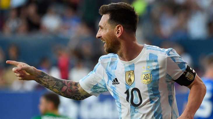 Un Messi descomunal hizo cinco goles y enciende la ilusión