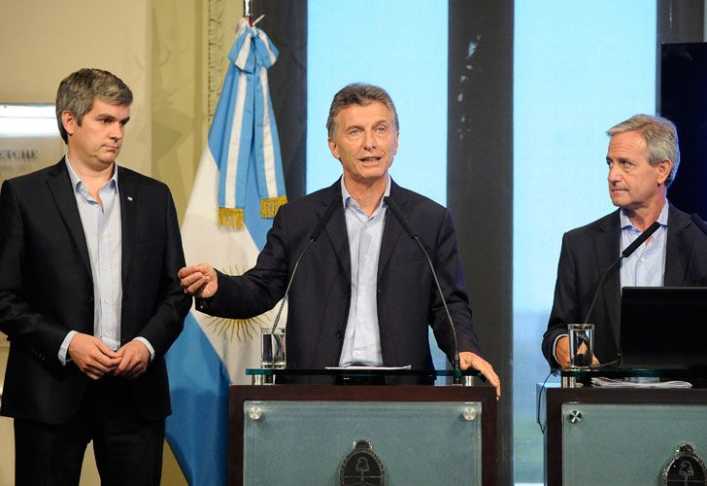 Un ministro de Macri podría ser el sucesor de Angelici en Boca