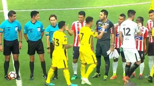VIDEO: Carlos Tevez lo dejó pagando a Teo Gutiérrez