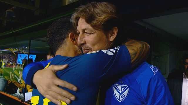 VIDEO: El abrazo entre Tevez y Heinze antes de empezar el partido