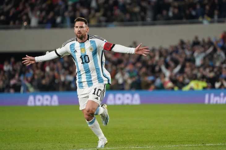 VIDEO: El golazo de tiro libre de Messi para la victoria de Argentina