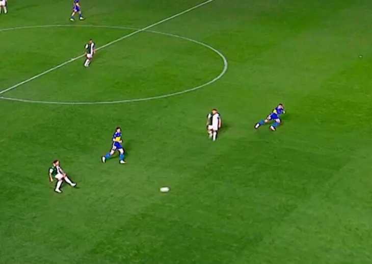 VIDEO: El grosero error de Gabriel Aranda para el gol de Merentiel en la victoria de Boca