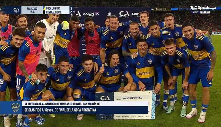 VIDEO: El insólito regalo de Marcos Rojo a un hincha tras el triunfo de Boca en Santiago