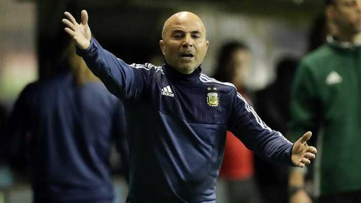 VIDEO: El técnico de la selección argentina insulta ebrio a un policía