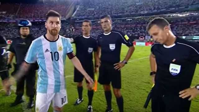 VIDEO: La escena que no viste del Messi más indignado