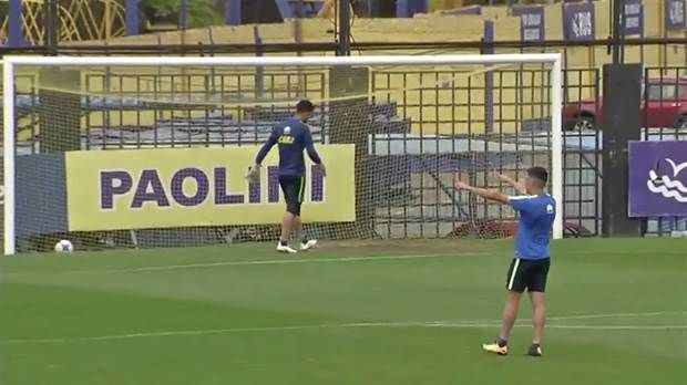 VIDEO: La humorada de Espinoza en el entrenamiento de Boca