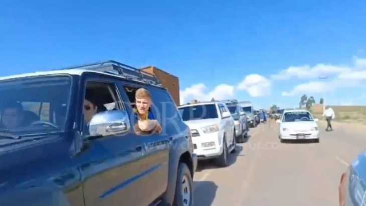VIDEO: Las insólitas particularidades de la travesía de Boca en 4x4 a Potosí: parada técnica y auto averiado