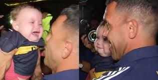 VIDEO: Le dieron un bebé llorando y lo calló