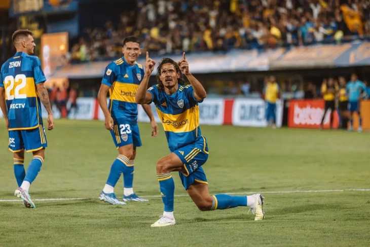 VIDEO: Noche soñada, ovación y festejo histórico: el triplete de Edinson Cavani para Boca ante Belgrano