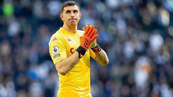 ¿Y si te convence Román?: Dibu y Riquelme juntos en el aeropuerto