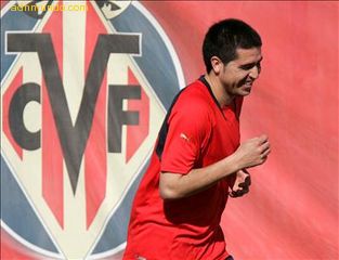 Eriksson quiere a Riquelme en Manchester City
