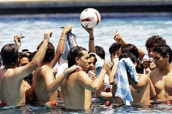 Riquelme recupera el mando