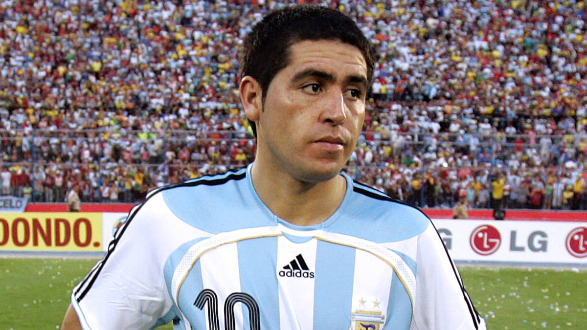 Riquelme anuncia que no volverá a jugar con Argentina Riquelme anuncia que no volverá a jugar con Argentina