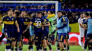 Alarma en Boca: Carlos Palacios terminó con un fuerte golpe el partido ante Argentinos