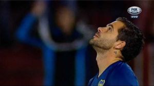 Arévalo le tiró flores a Tevez y sus seguidores no se la perdonaron