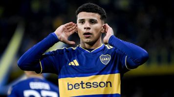 Battaglia respaldó a Leonel Flores tras su gol ante Talleres: 'Hay que cuidarlo'
