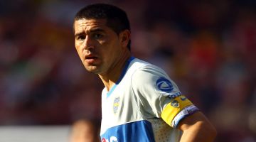 Cambió la camiseta con Riquelme y lo amenazaron de muerte: “Me quisieron pegar un tiro”