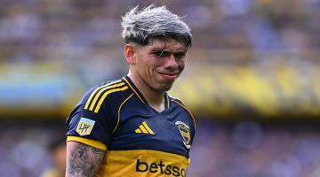 Carlos Palacios, a fondo: las críticas de los hinchas, cómo lo ayuda Riquelme y una deuda pendiente