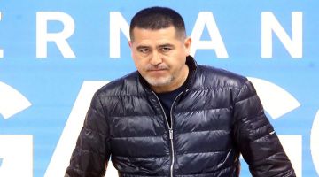 Dilema para Riquelme: llegarán a Boca ofertas por dos jugadores titulares