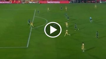 El golazo de afuera del área de Alan Velasco para la victoria parcial de Boca