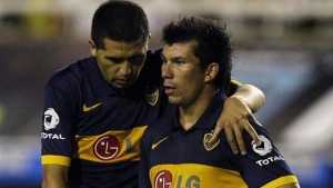 Gary Medel publicó recuerdo lleno de talento junto a Riquelme