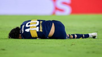 “Lo tuvieron que sacar entre tres”: la interna detrás del sufrimiento de Cavani por su lesión