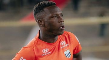 Luis Advíncula fue expulsado antes del minuto de juego en Perú y en Boca todos se acordaron de lo mismo