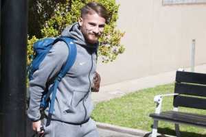 Mac Allister le agradeció a Riquelme antes de viajar