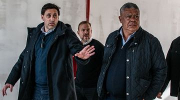 Milito pasó de criticar a Tapia a mostrarse con él a días del partido ante Boca por Copa Argentina