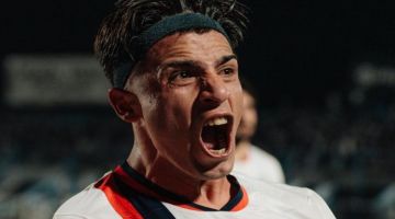 Riquelme aceleró y Boca envió una oferta formal para cerrar a Alexis Cuello